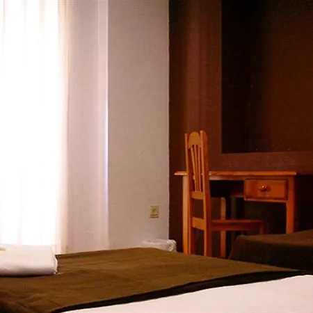 Residencia Universitaria San Jose Апартаменты Малага